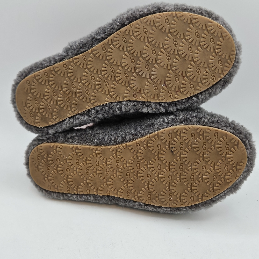 Ugg Classic fluffy sherpa slippers size 5 - Picture 6 of 16